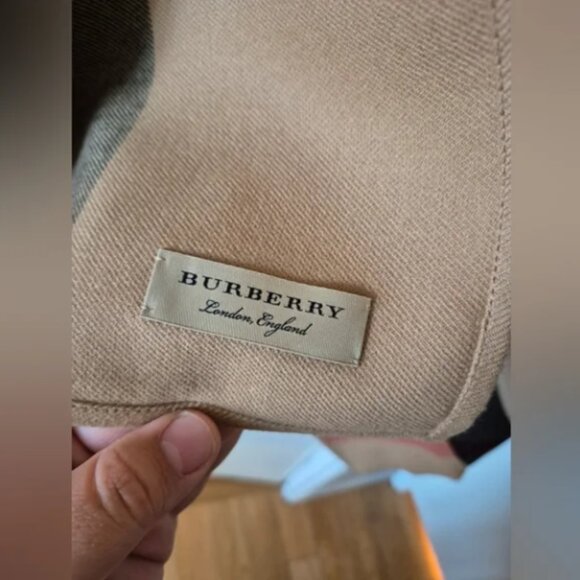 Burberry Reversible Check Wool Cape - Picture 4 of 7